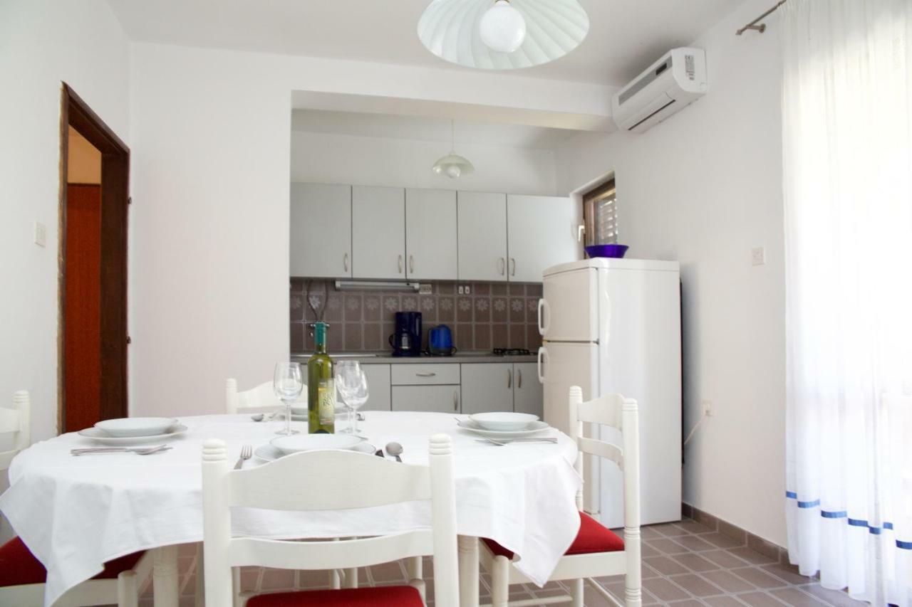 Apartments Fjaka Sveti Filip i Jakov Exterior photo