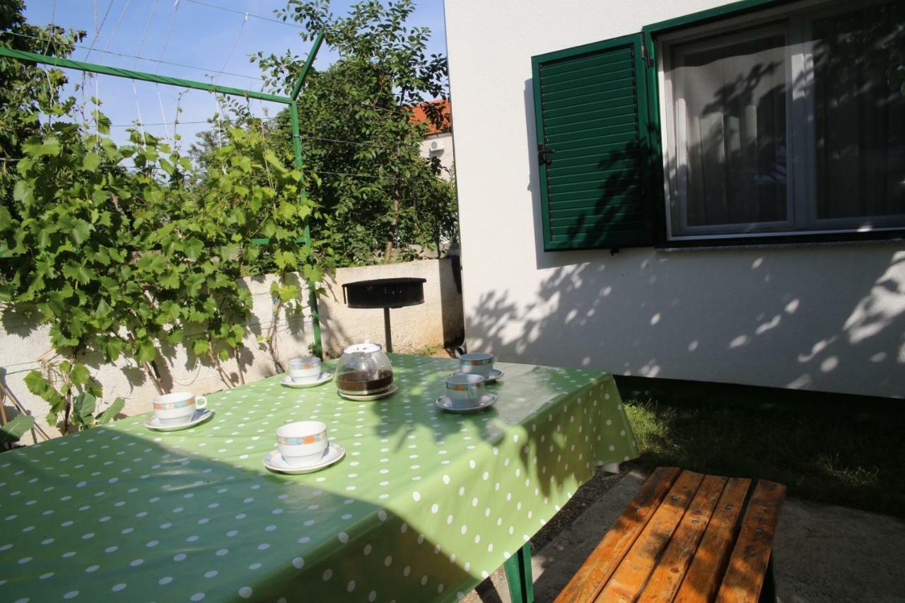 Apartments Fjaka Sveti Filip i Jakov Exterior photo