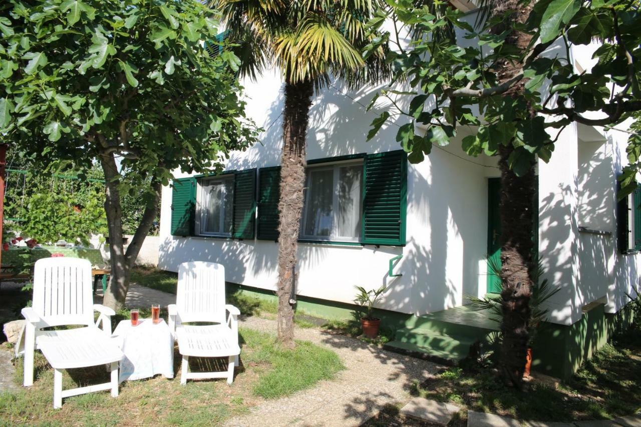 Apartments Fjaka Sveti Filip i Jakov Exterior photo