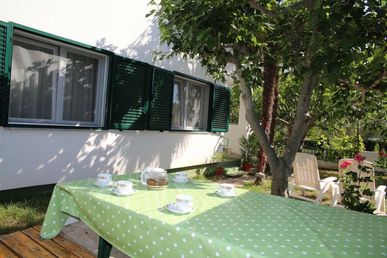 Apartments Fjaka Sveti Filip i Jakov Exterior photo